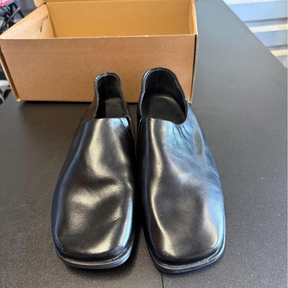 FDCP Black leather slip-on loafers